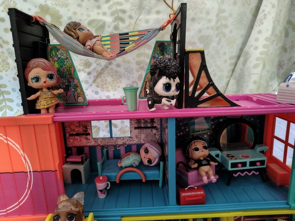 Foto 11 van LOL poppenhuis compleet