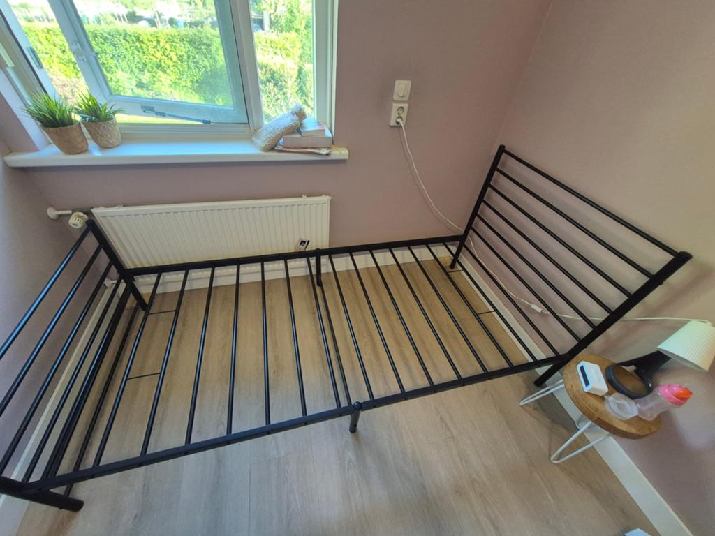 Zwart metalen bed frame 90x200, Huis en Inrichting, Slaapkamer | Bedden, Ophalen, 90 cm, Eenpersoons, Zwart