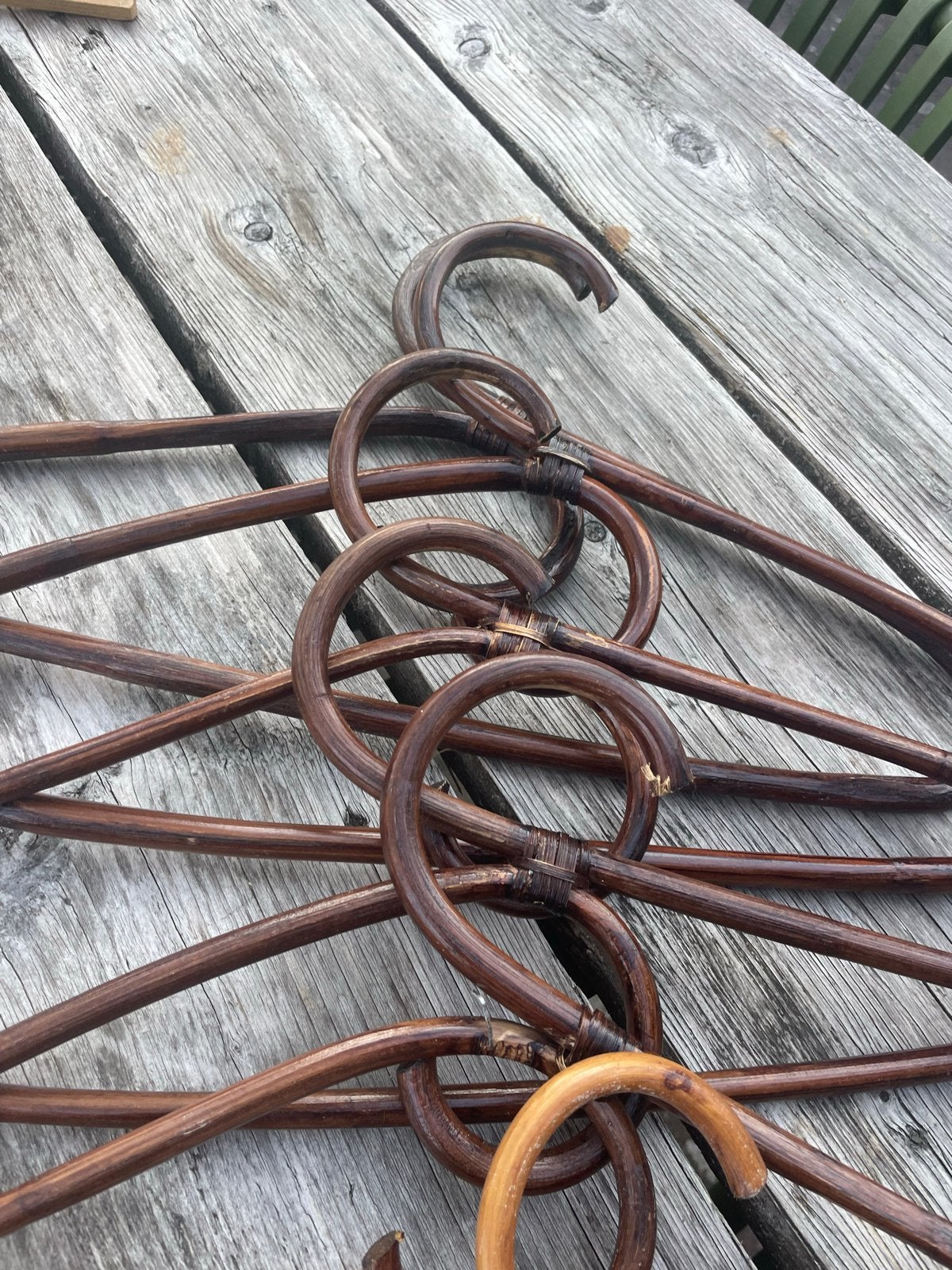 Set van 8 rotan kledinghangers - Vintage look, Ophalen of Verzenden, Gebruikt, Overige materialen, Volwassenen