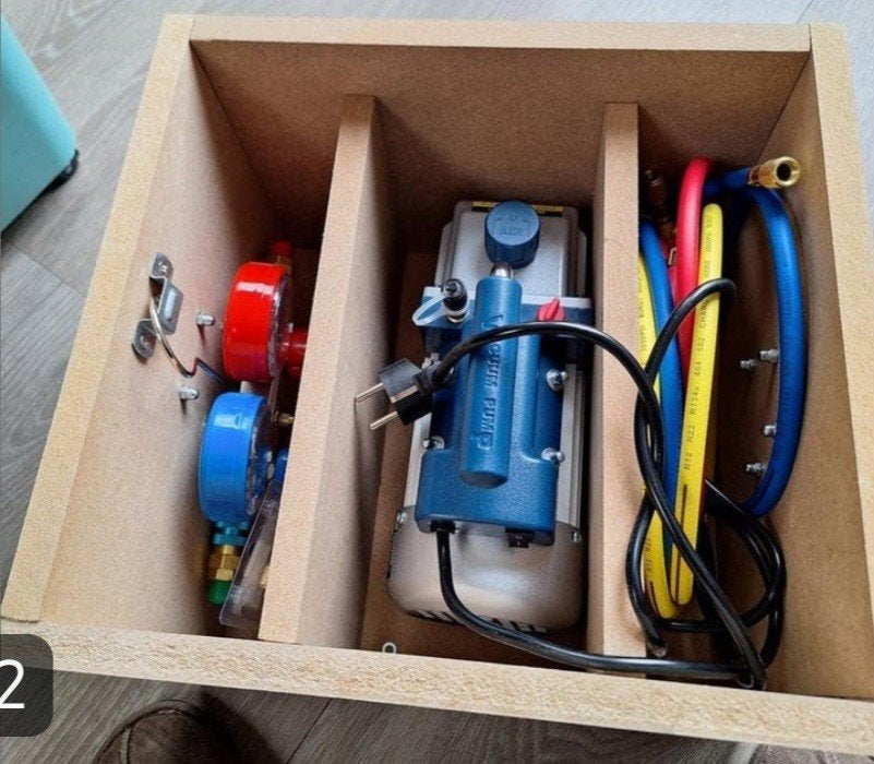 Te huur Airco vacumeer pomp., Doe-het-zelf en Verbouw, Compressors, Ophalen