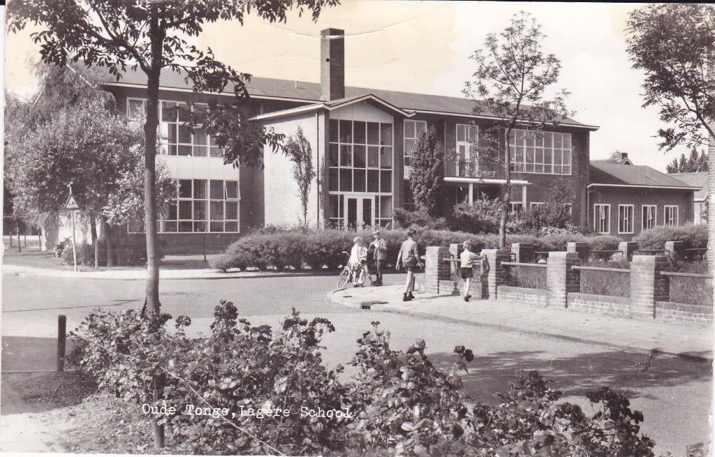 Oude-Tonge. Lagere School., Verzamelen, Ophalen of Verzenden, 1960 tot 1980, Gelopen, Zuid-Holland