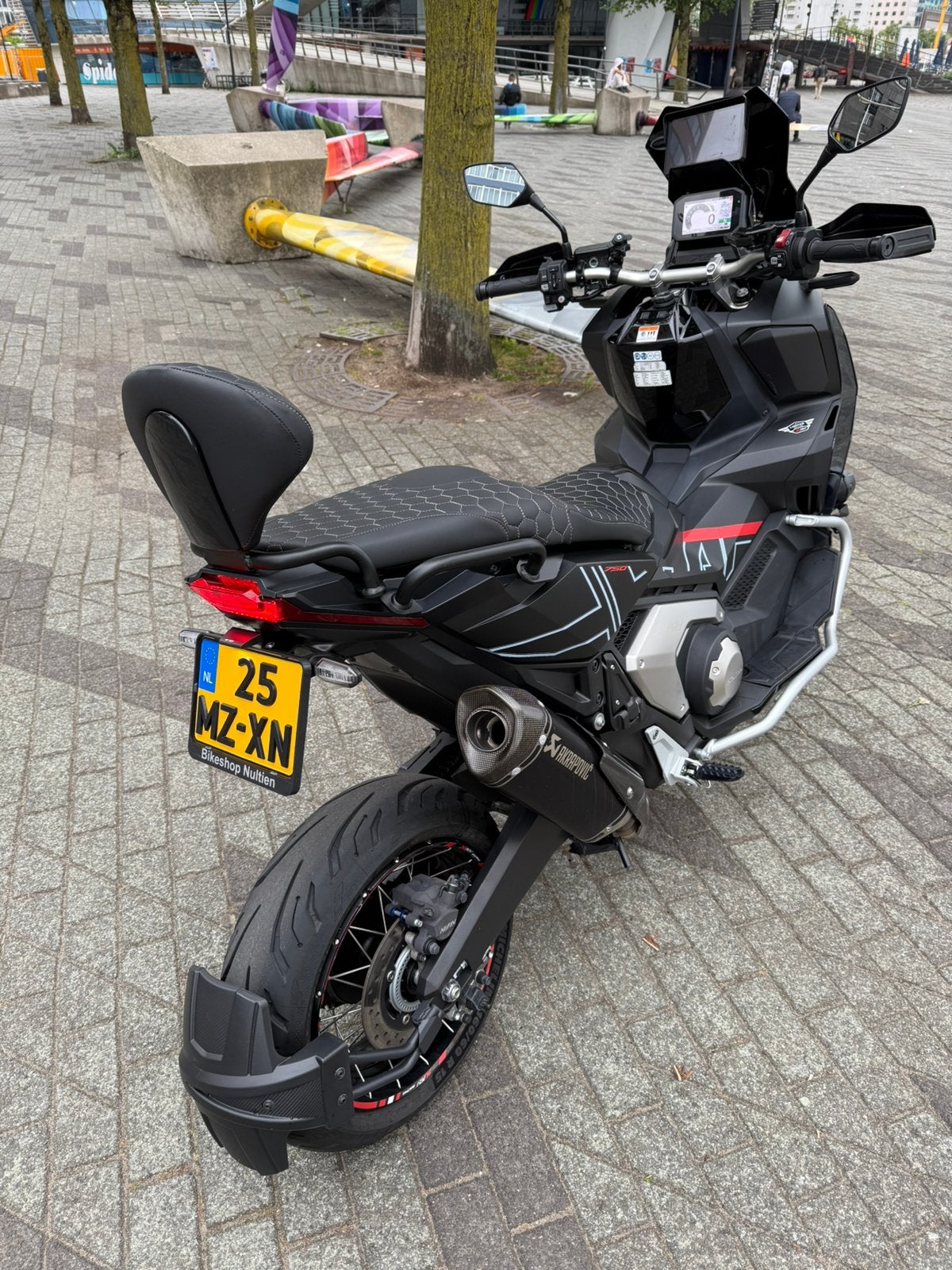 Honda X-ADV 750 (2023)–Matzwart|Akrapovic|Adventure|10.900km, Motoren, Motoren | Honda, 750 cc, Gebruikt, Particulier, Meer dan 35 kW
