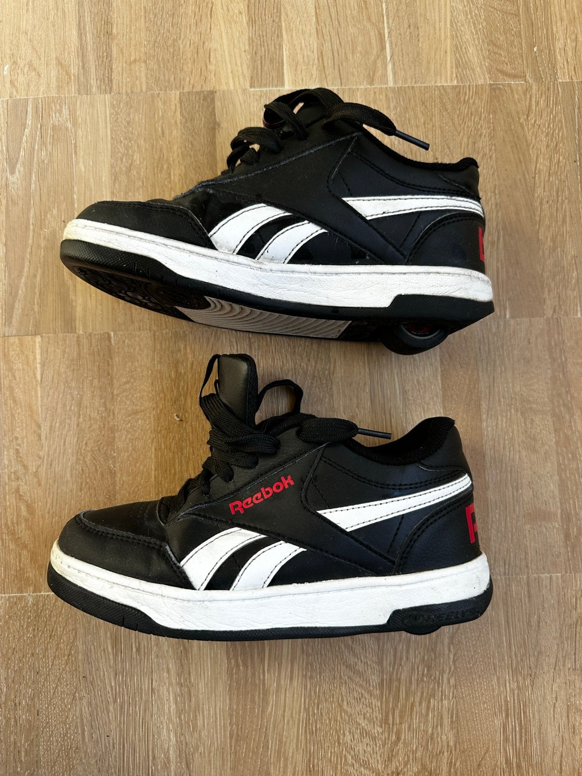 Heelys x Reebok CL Court Low rolschoenen - Maat 34, Verstelbaar, Kinderen, Ophalen of Verzenden, Zo goed als nieuw