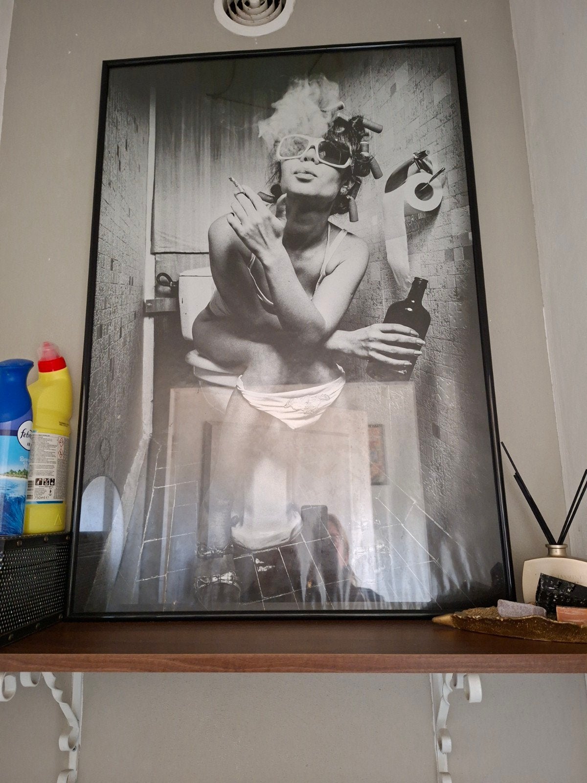 Grappige poster met dame op toilet, Ophalen, Gebruikt, Foto of Poster, 75 – 100