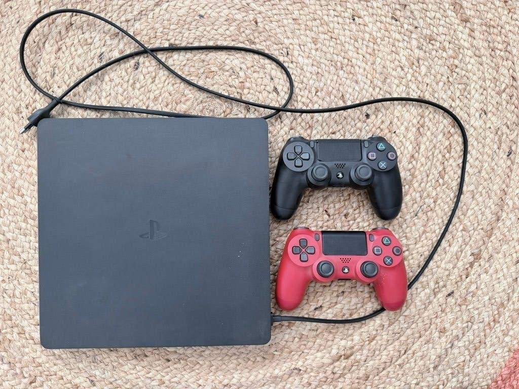 Sony PlayStation 4 Slim met 2 controllers, Spelcomputers en Games, Ophalen, Met 2 controllers, Slim, 500 GB