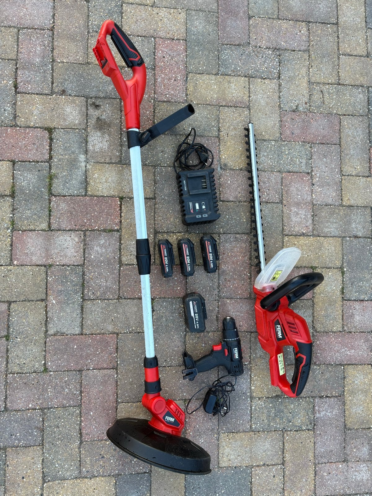 Ferm Gereedschapsset: Grastrimmer, Heggenschaar, Boormachine, Ophalen, Gebruikt, Accu