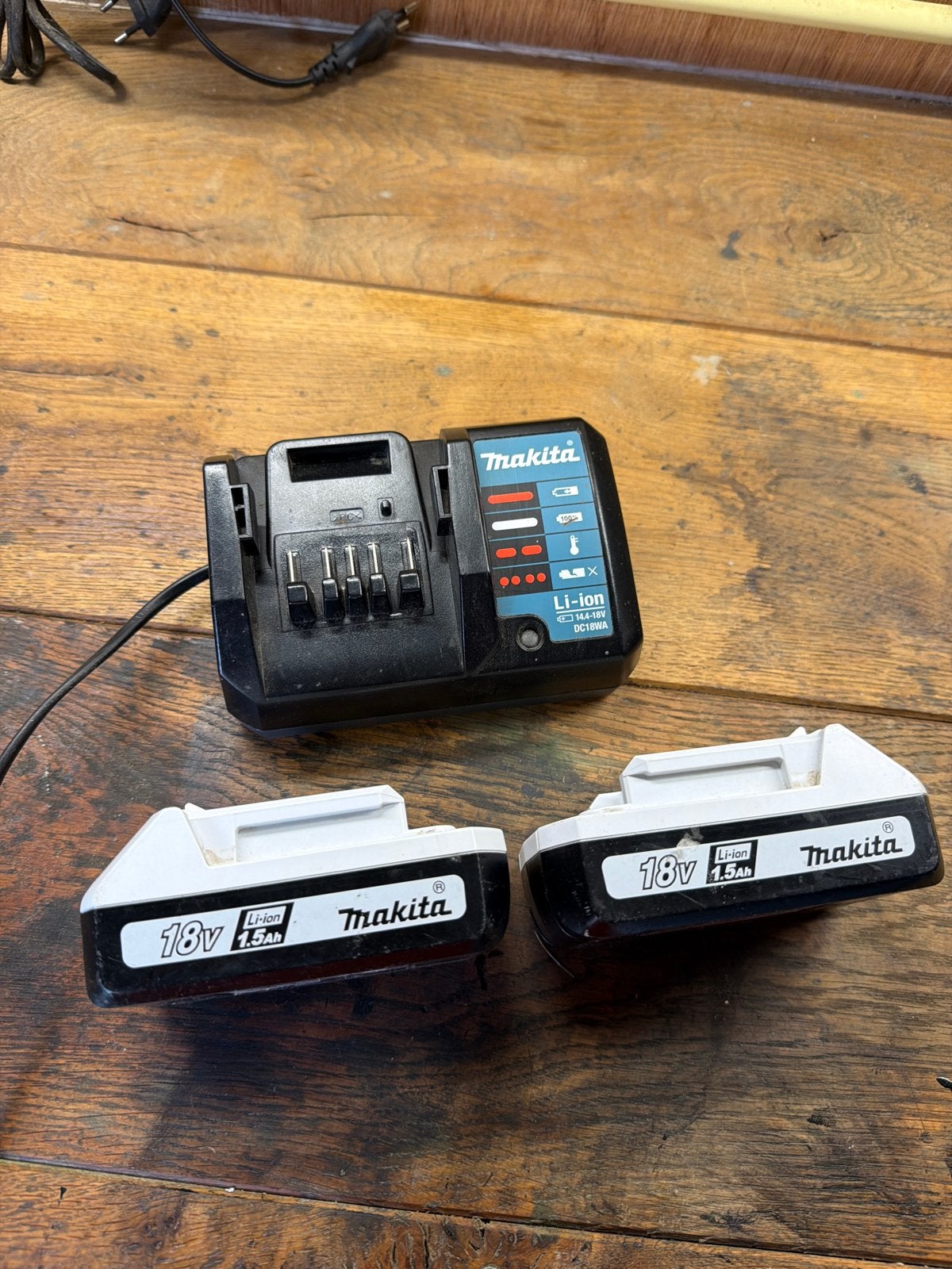 Makita 18V Li-ion Accu's en Oplader - 2x 1.5Ah, Ophalen, Gebruikt