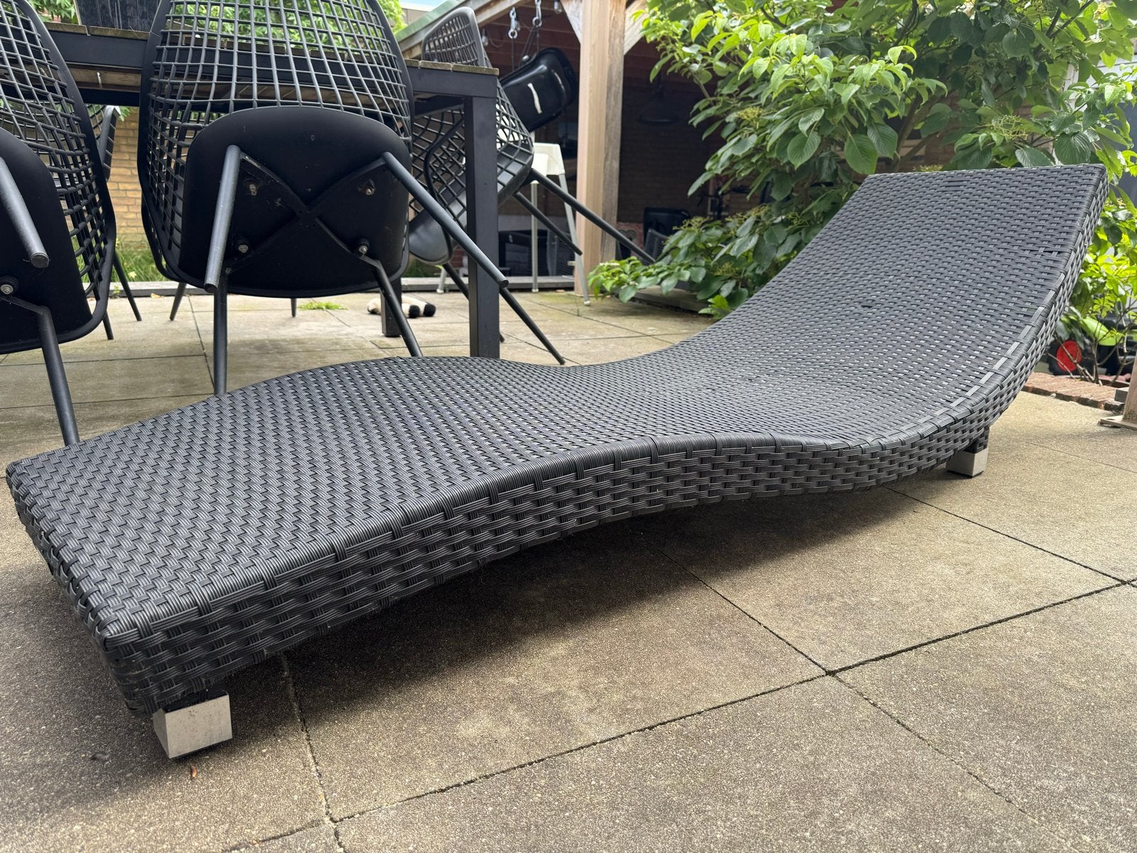 Zwarte Wicker Ligstoel - Tarrington House, Tuin en Terras, Ophalen, Gebruikt, Wicker