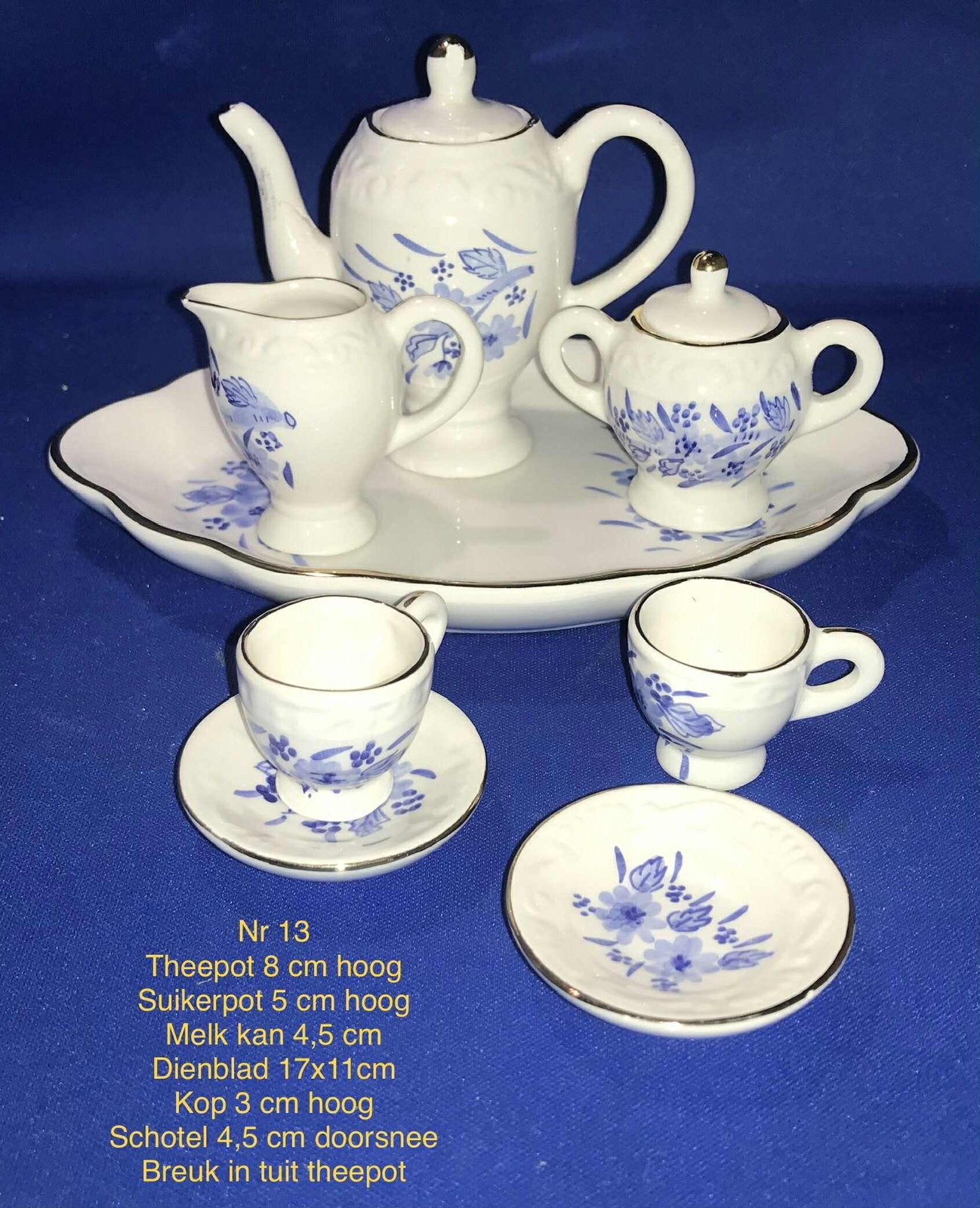 Miniatuur theeserviesje, wit met blauw bloemmotief, Ophalen of Verzenden