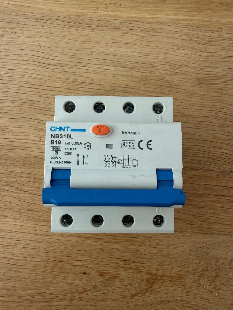 Chint aardlekautomaat B16 300mA type A 3-fase (3P+N), Ophalen of Verzenden, Zo goed als nieuw, Schakelaar