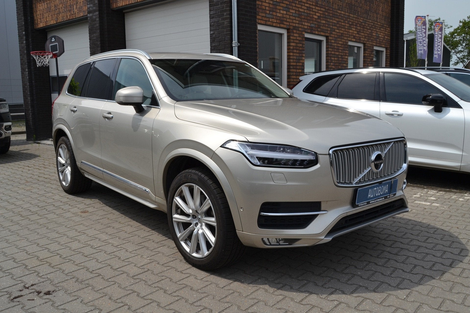 Volvo XC90 2.0 T6 AWD Inscription, 360 camera, panoramadak, Auto's, Gebruikt, Beige, 4 cilinders, 1969 cc