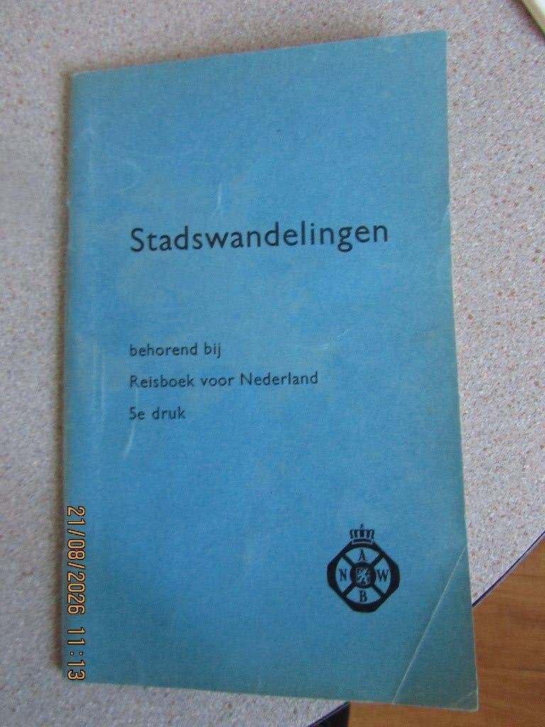 Anwb -Reisboek Stadswandelingen 5e druk, Gelezen, Ophalen of Verzenden, Reisgids of -boek, ANWB