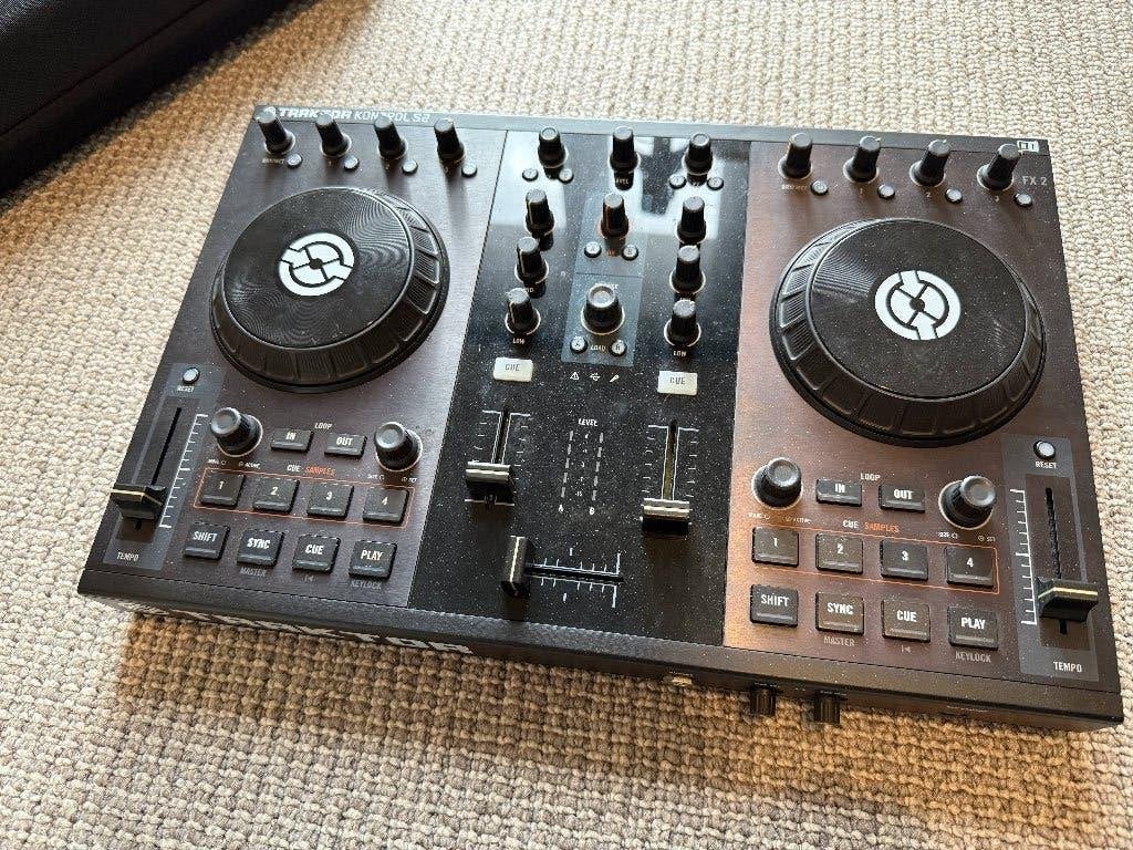 Traktor S2 MK1 DJ-controller met reiskoffer, Ophalen of Verzenden, Zo goed als nieuw, Dj-set, Overige merken