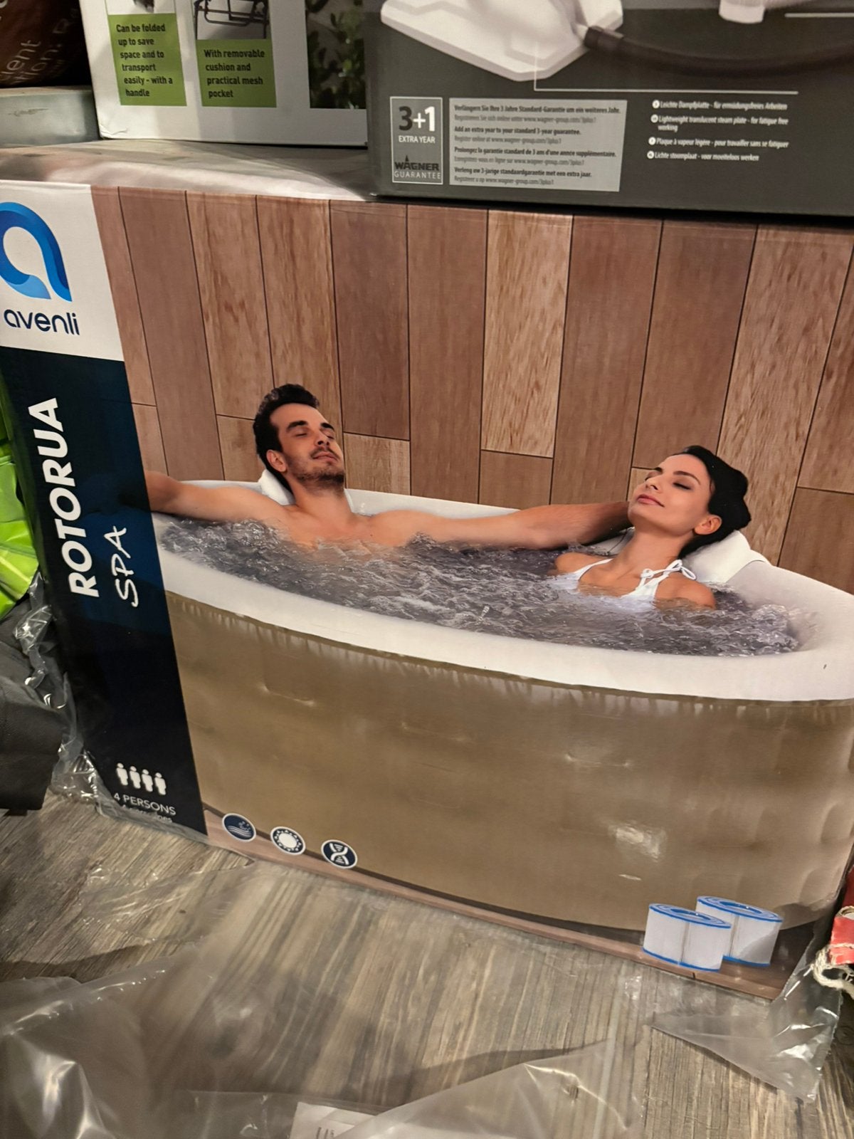 Avenli Rotorua 4-persoons jaccuzi, Ophalen, Gebruikt, Afdekzeil, Opblaasbaar