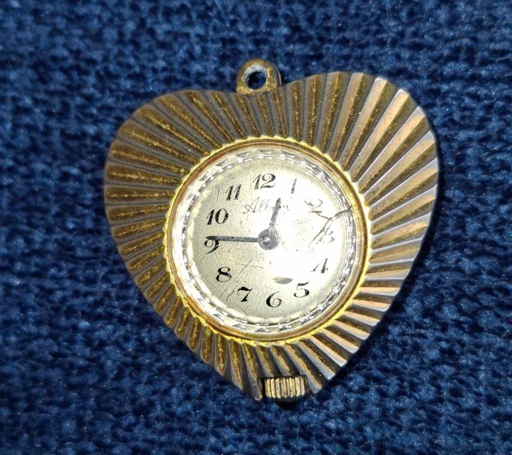 ALBION Vintage Hartvormig Klokje Horloge, goudkleurig €12, Antiek en Kunst, Antiek | Klokken, Ophalen of Verzenden