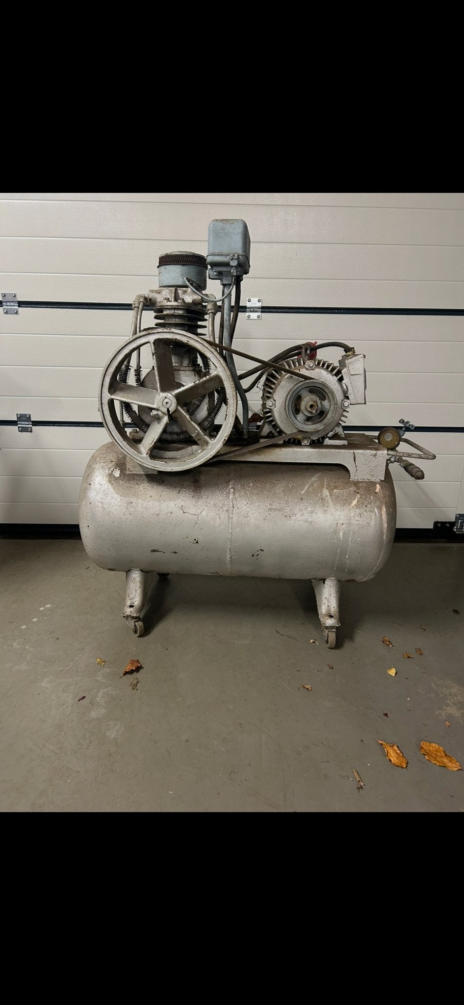 Krachtstroom Compressor - Robuust, Doe-het-zelf en Verbouw, Compressors, Ophalen, Gebruikt, 400 tot 800 liter/min, Mobiel
