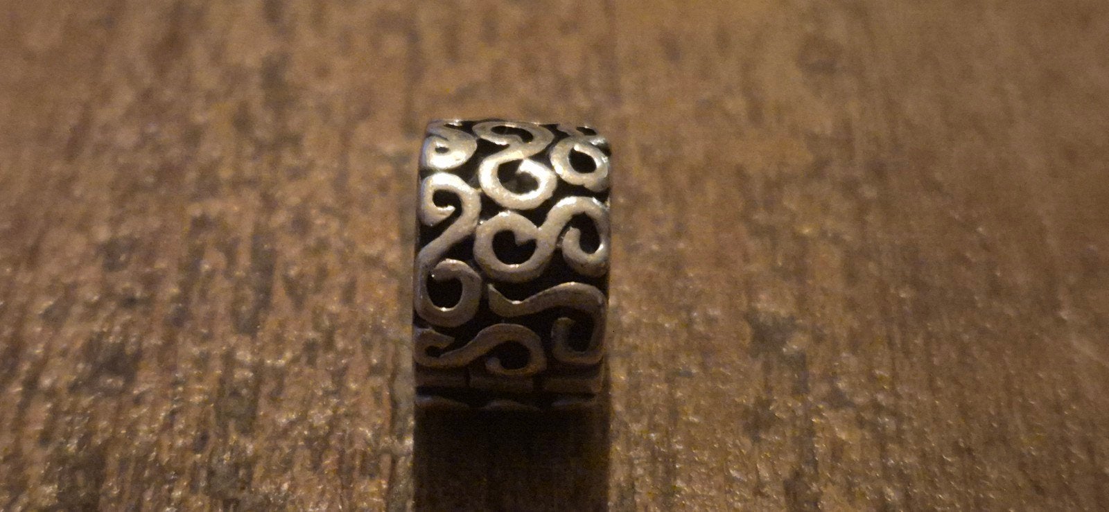 925 Sterling Zilveren Pandora Clip met Krulpatroon, Gebruikt, Pandora, Ophalen of Verzenden, 1 bedel