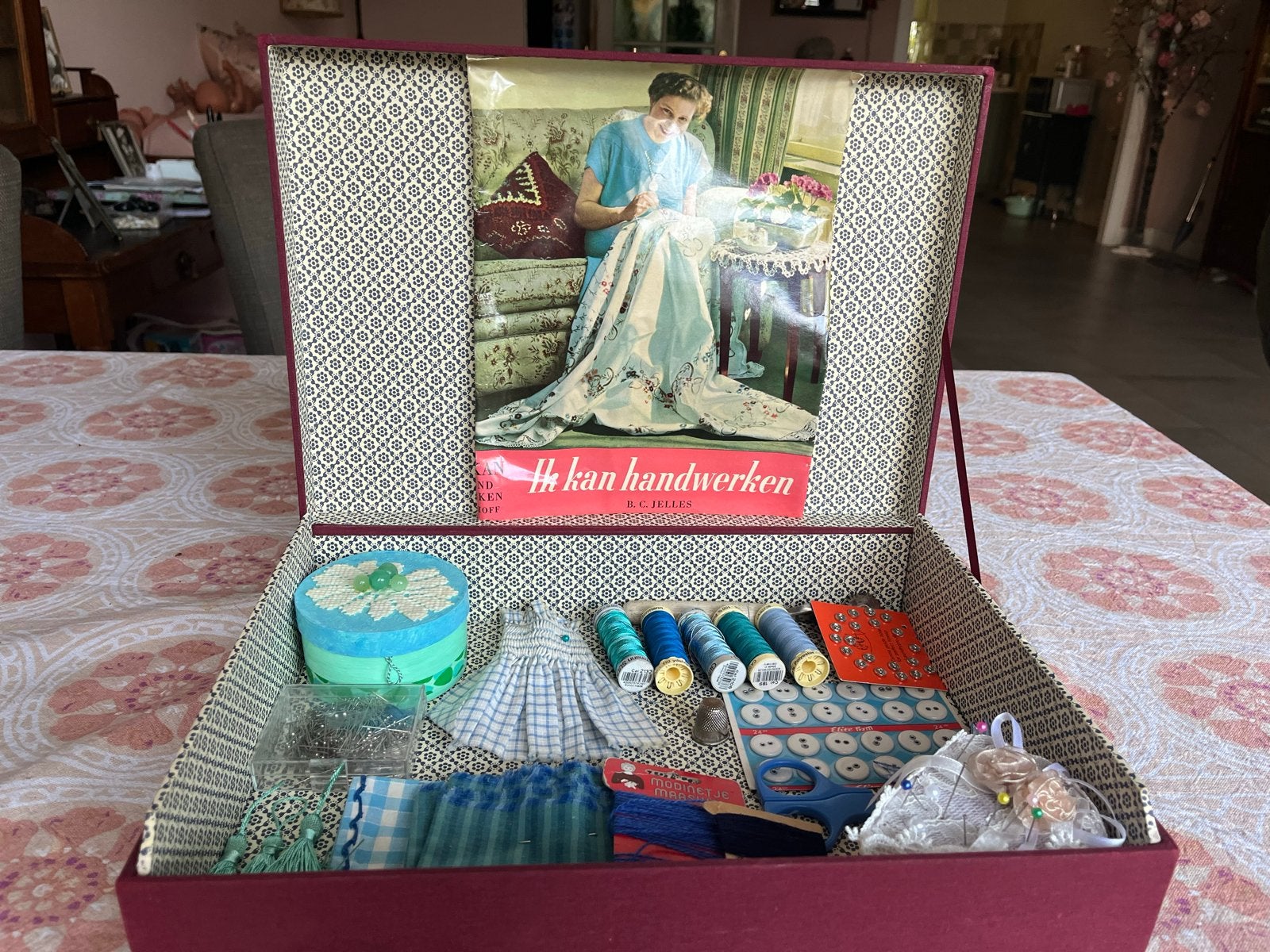 Vintage Naaidoos met Inhoud - Compleet en Decoratief, Hobby en Vrije tijd, Ophalen of Verzenden, Gebruikt, Overige typen