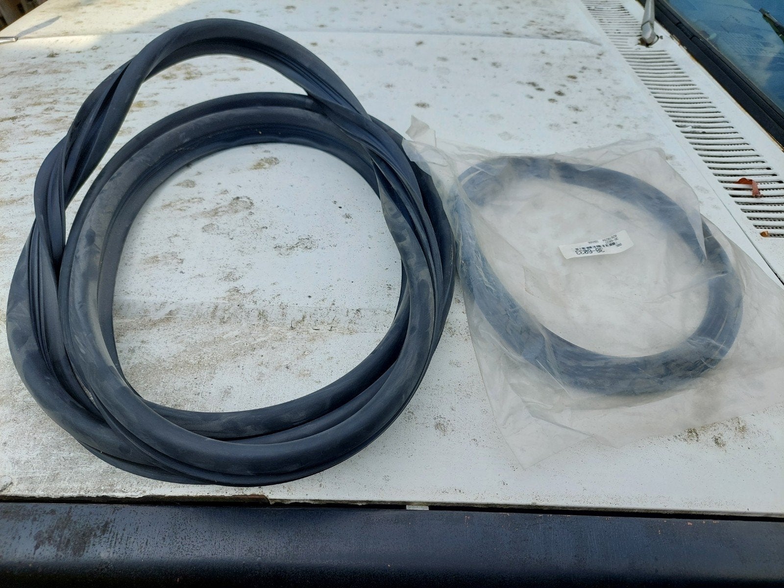 Raamrubber voorruit Suburban Blazer square body, Ophalen, Nieuw, Chevrolet