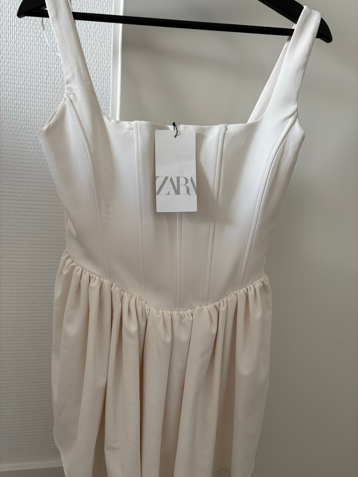 Zara mini jurk met korset detail en pofrok, Ophalen, Beige, Nieuw, Maat 36 (S)