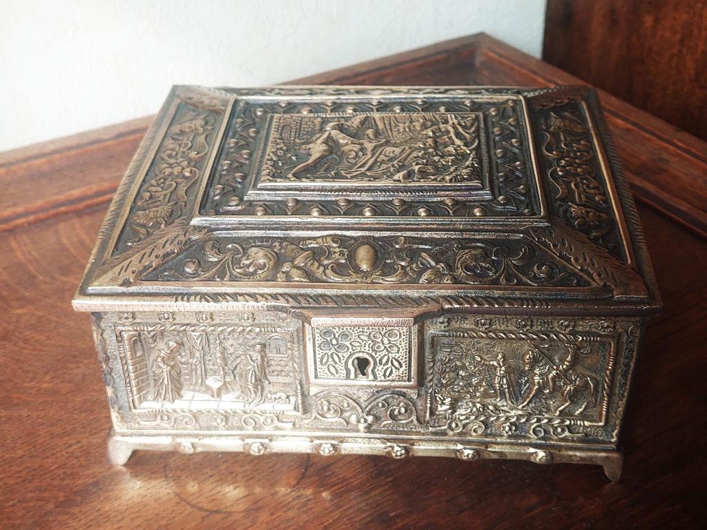 Reliekschrijn / Brons / Messing / Kistje / Sieradendoos, Ophalen of Verzenden, Koper