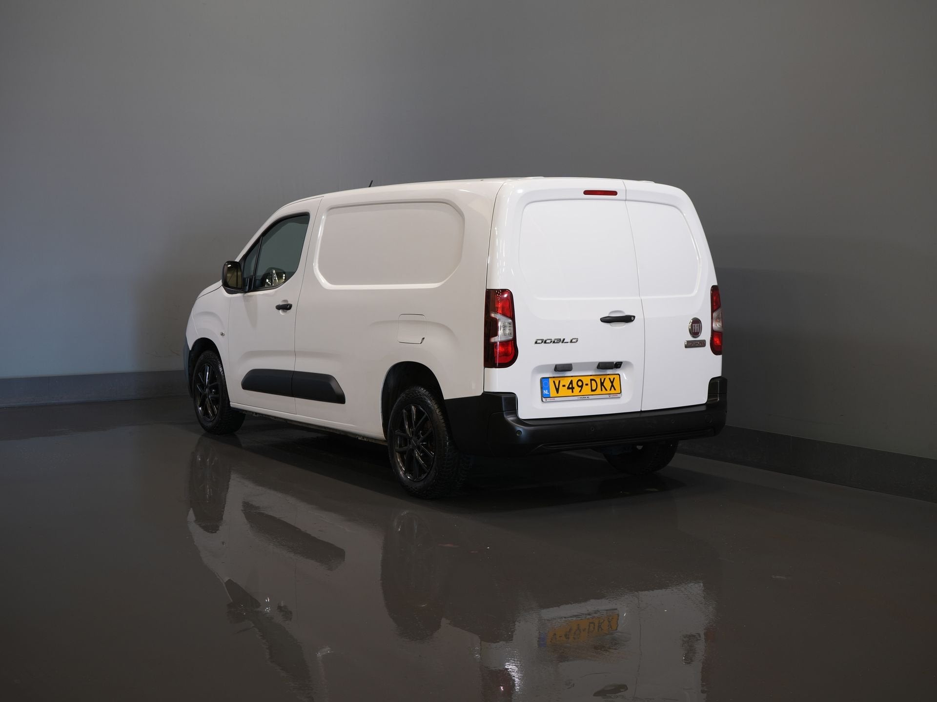 Fiat Doblò 1.5D 130 pk L2 Riem.V.V/ CarPlay/ Navi/ Camera/, Voorwielaandrijving, Stof, Gebruikt, Euro 6