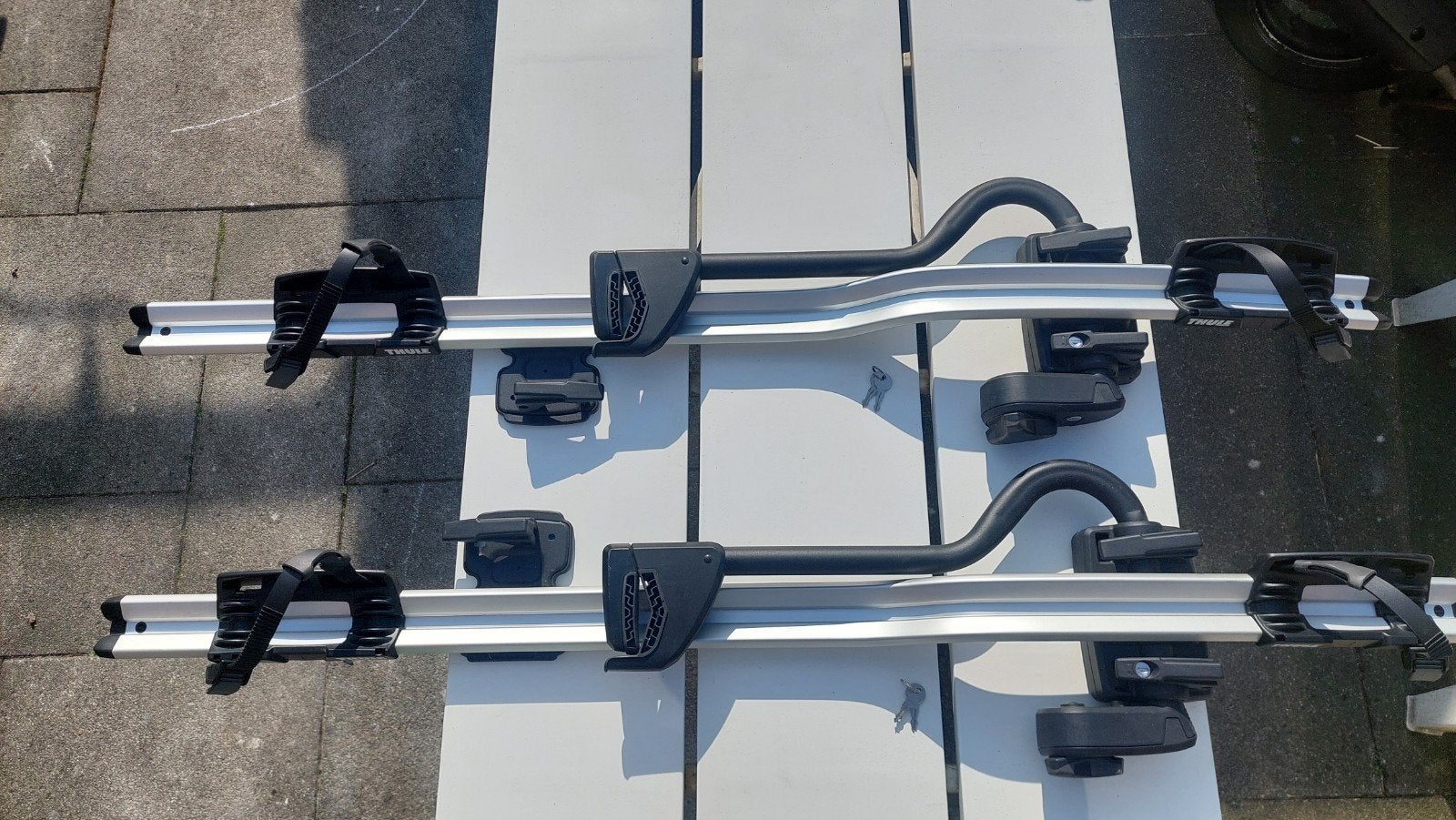 Thule ProRide 598 (2 stuks) fietsdragers voor op het dak, Auto diversen, Fietsendragers, Ophalen, Elektrische fiets, Zo goed als nieuw