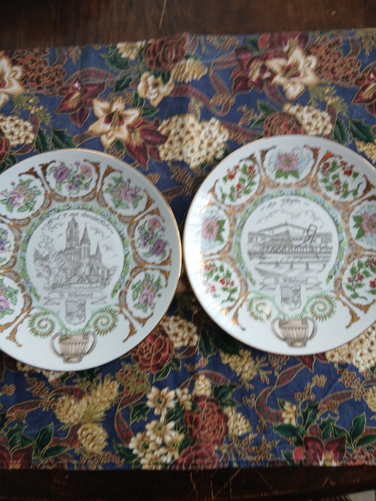 Limoges Herdenkingsborden St. Willebrord (2 stuks), Antiek en Kunst, Ophalen of Verzenden