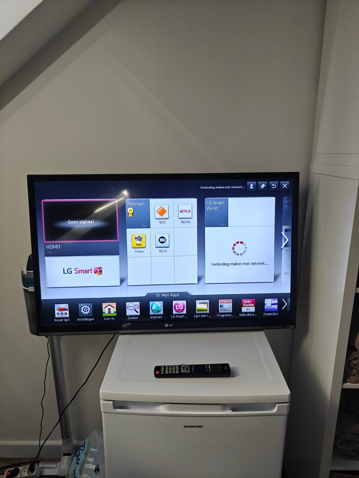 LG Smart TV 42 inch met muurbeugel en afstandsbediening, Gebruikt, Ophalen of Verzenden, 100 cm of meer, LG
