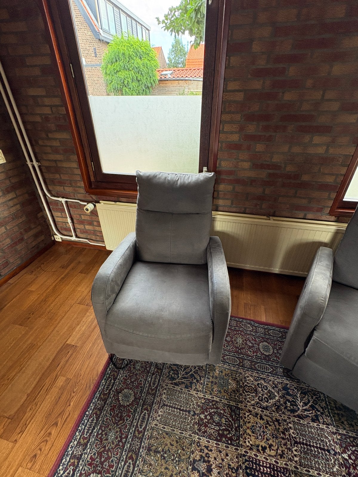 Comfortabele grijze relaxfauteuil elektrische 2 stuks, Ophalen, Gebruikt, Stof, 75 tot 100 cm