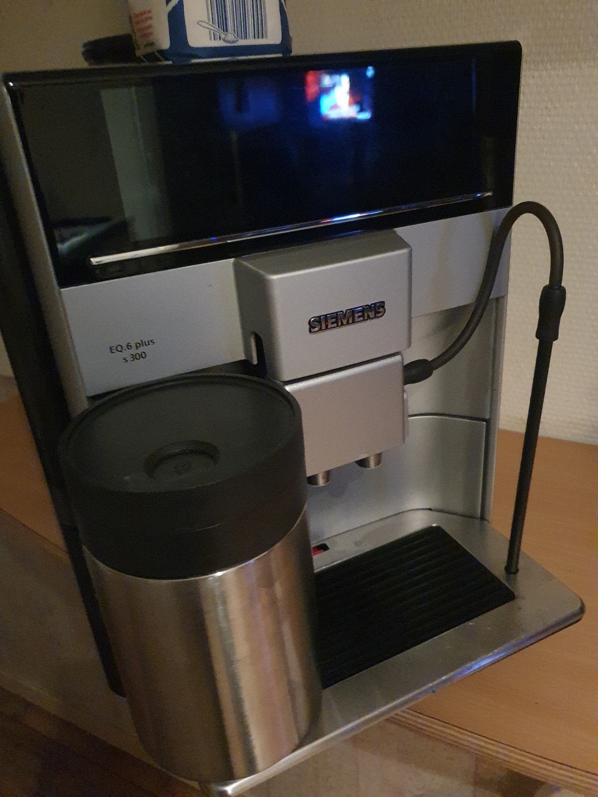 Siemens EQ.6 Plus S300 Volautomatische Espressomachine, Witgoed en Apparatuur, Ophalen, Zo goed als nieuw, Espresso apparaat, Koffiebonen