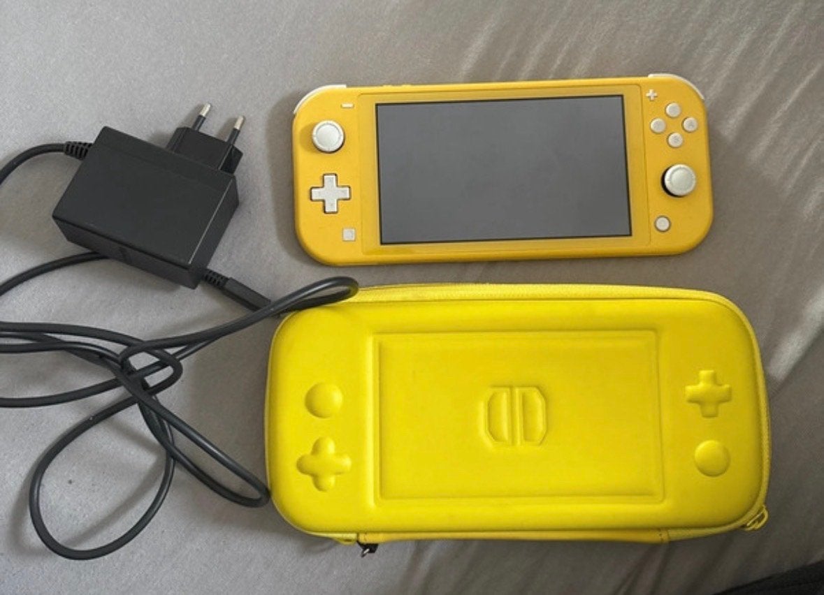 Nintendo Switch Lite Geel met oplader en beschermhoes, Spelcomputers en Games, Spelcomputers | Nintendo Switch Lite, Ophalen, Geel