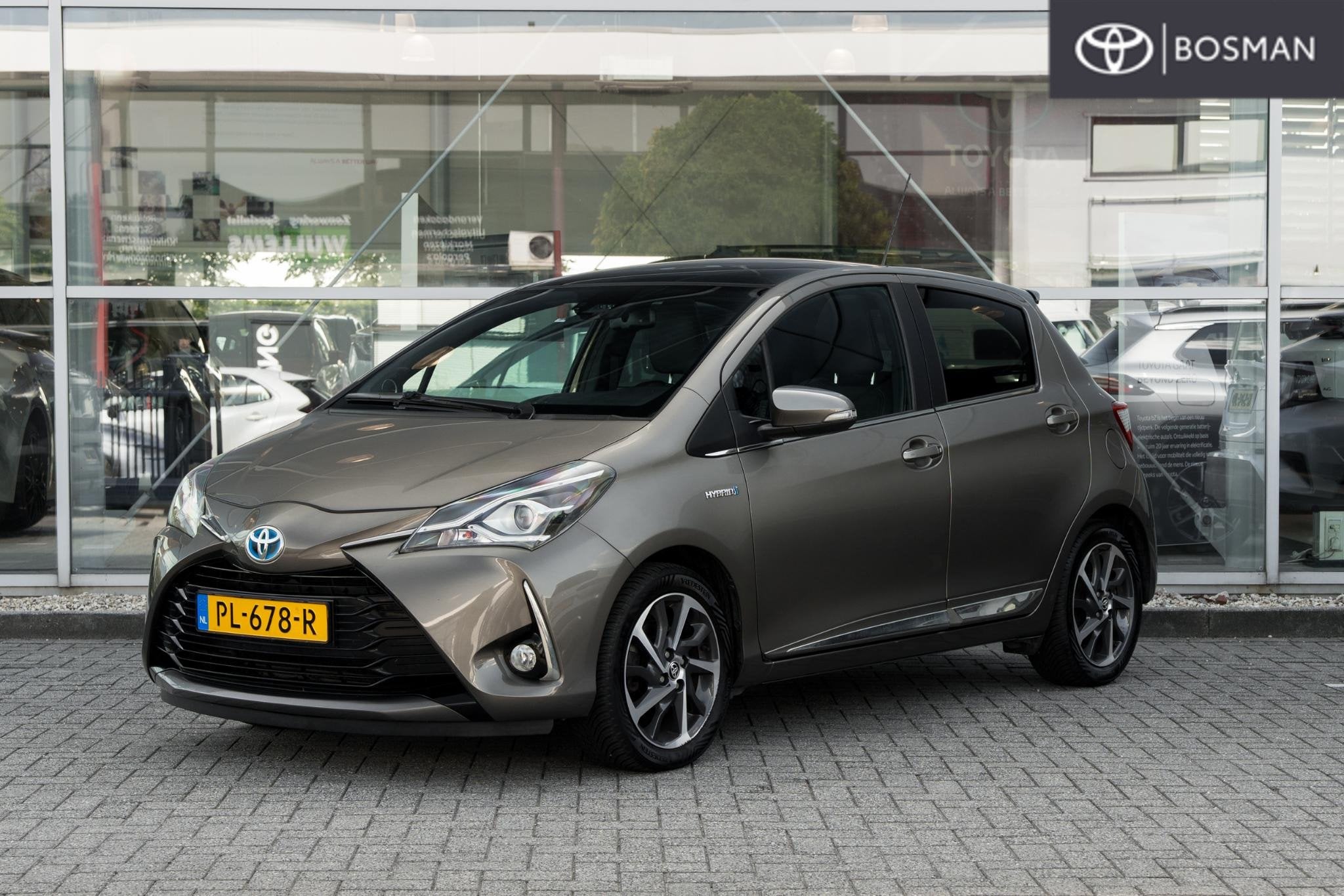 Toyota Yaris 1.5 Hybrid Premium, Auto's, Gebruikt, Euro 6, 4 cilinders, 49 €/maand