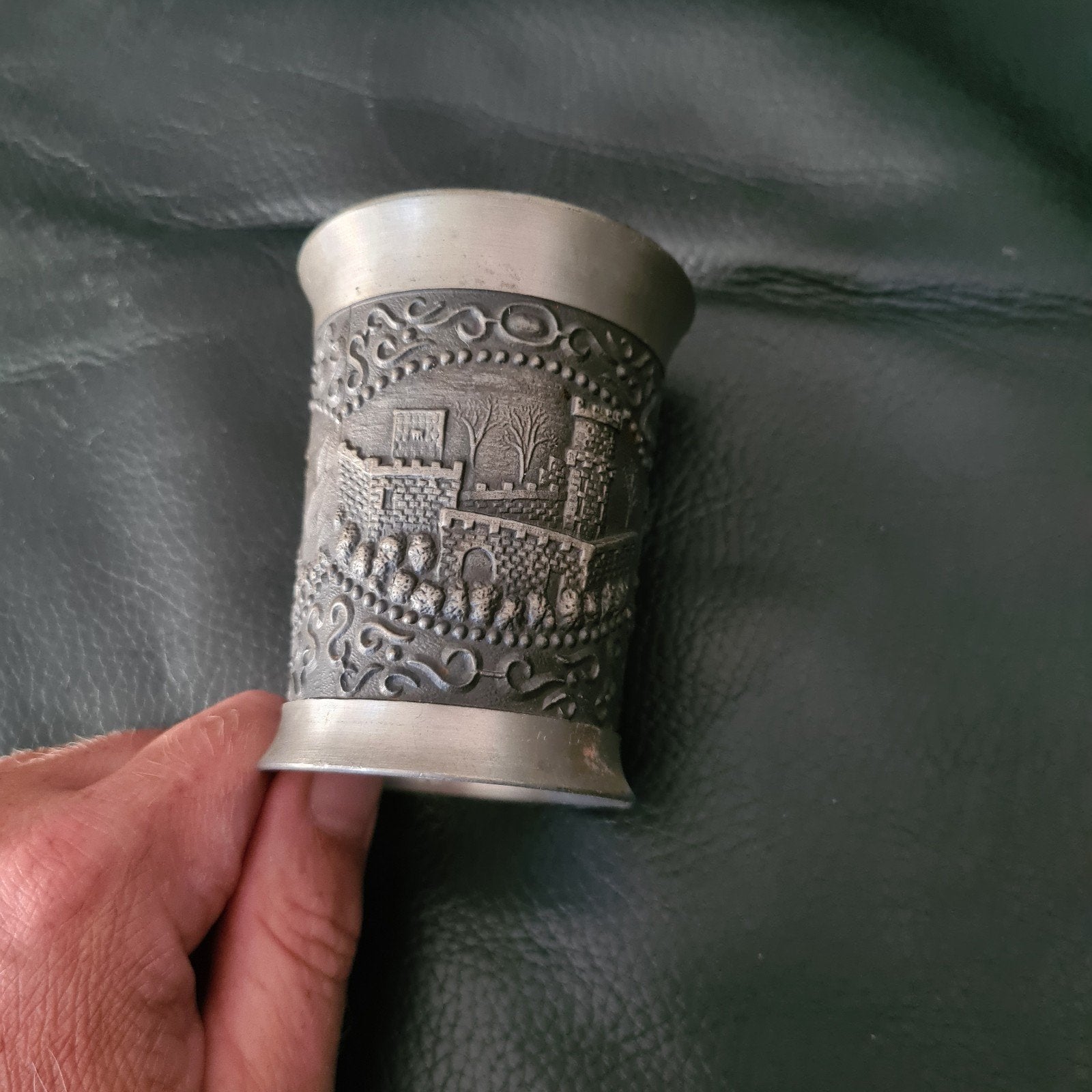 Vintage Tinnen Borrelglas "Rein Zinn" met Kasteel Reliëf, Antiek en Kunst, Ophalen of Verzenden