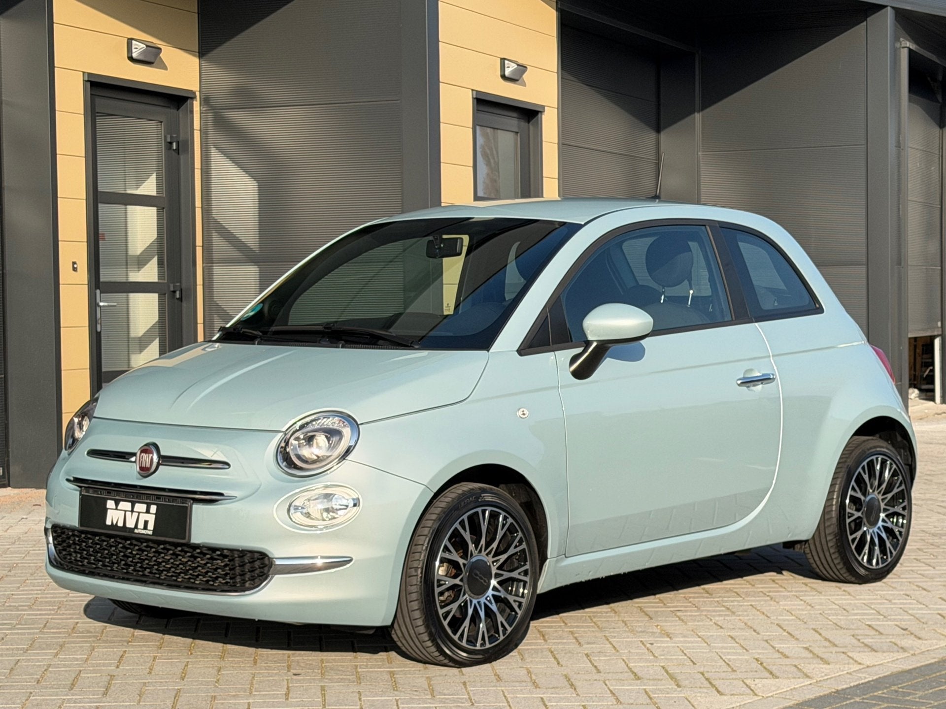 Fiat 500 1.0 Hybrid Dolcevita - Navigatie - 16'' LMV - Digit, Voorwielaandrijving, Stof, Blauw, Bedrijf