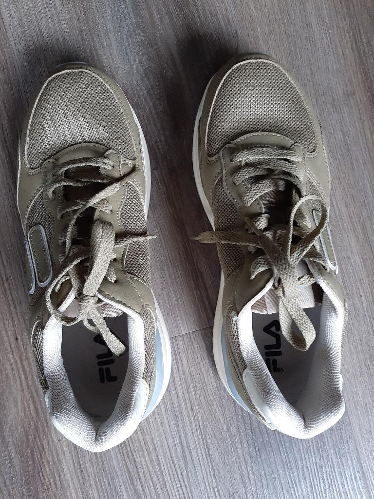 Super mooie nieuwe dames Gym schoenen maat 39, Nieuw, Ophalen of Verzenden, Sneakers of Gympen, Van haren