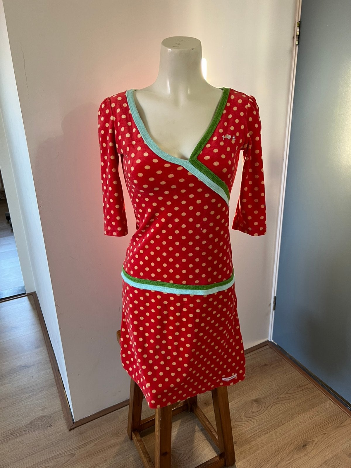 Blutsschwester rood stippen badstof jurkje s, Maat 38/40 (M), Ophalen of Verzenden, Zo goed als nieuw, Knielengte