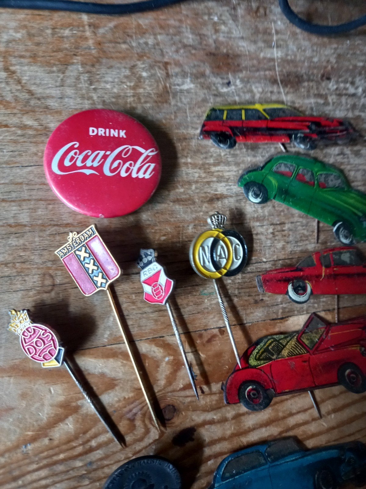 Vintage Speldjes en Pins - Auto's, Reclame, Divers, Verzamelen, Ophalen of Verzenden, Gebruikt, Overige typen