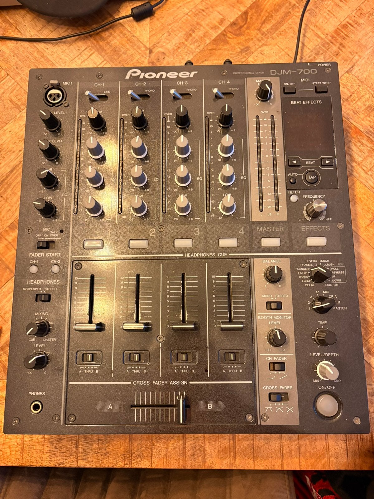 Pioneer DJM700, Ophalen of Verzenden, Gebruikt, 5 tot 10 kanalen, Microfooningang