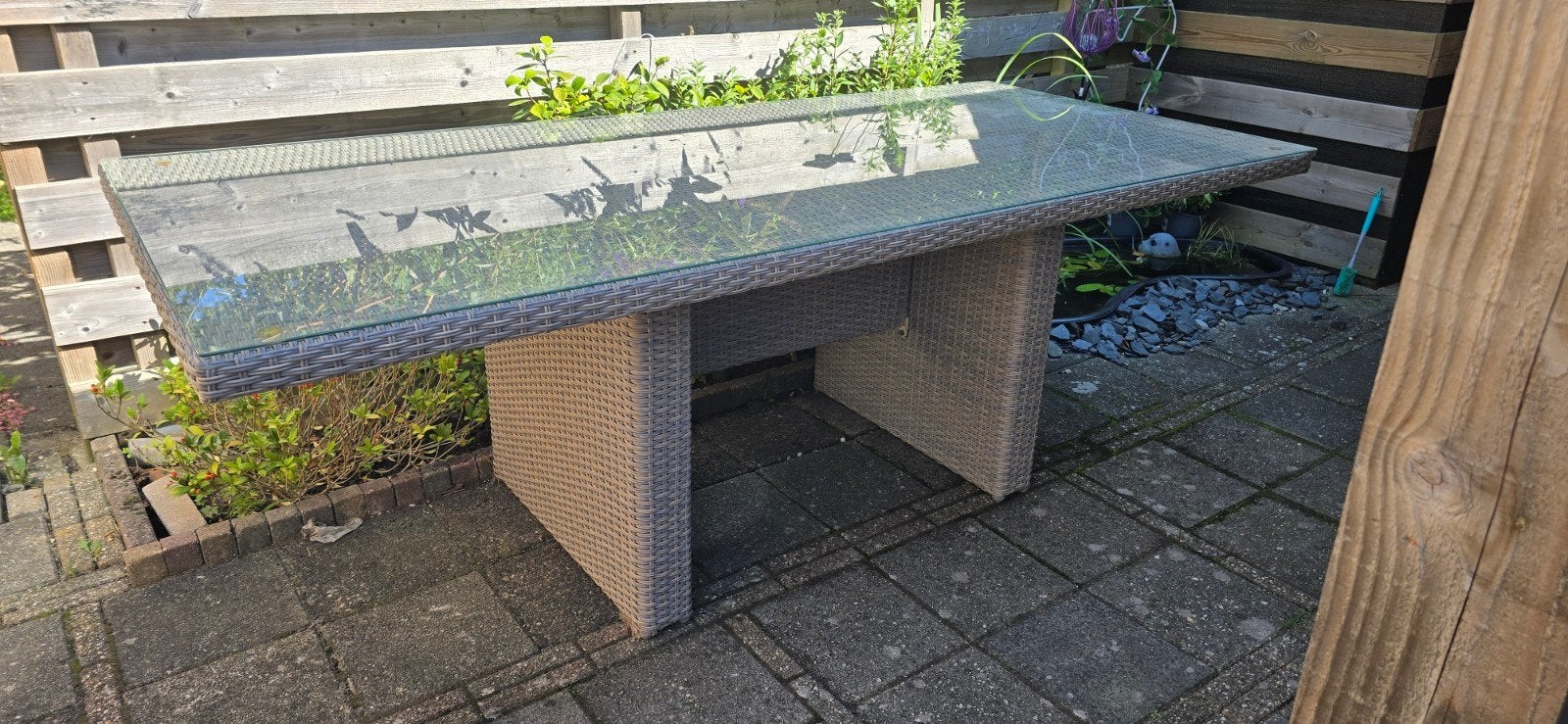 Wicker tuintafel met glazen blad (2.20m x 1m), Ophalen, Gebruikt, Rechthoekig, Wicker