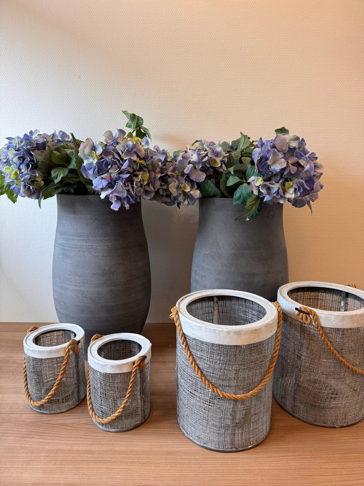 Set Landelijk Woondecoratie: potten, windlichten & kunstbloe, Huis en Inrichting, Ophalen, Gebruikt, Inclusief decoratie, Grijs