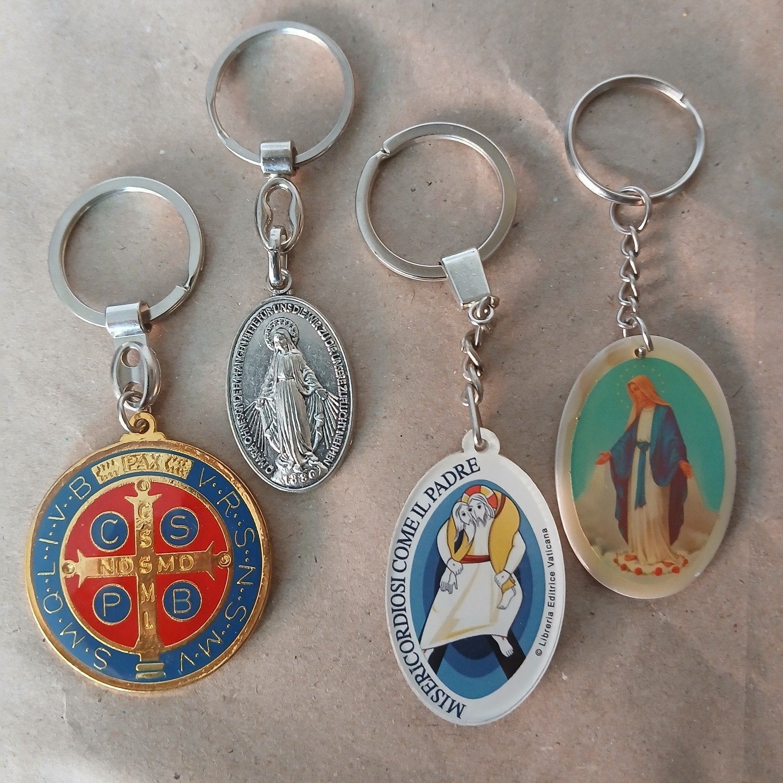 Religieuze sleutelhangers - Christendom, Ophalen of Verzenden