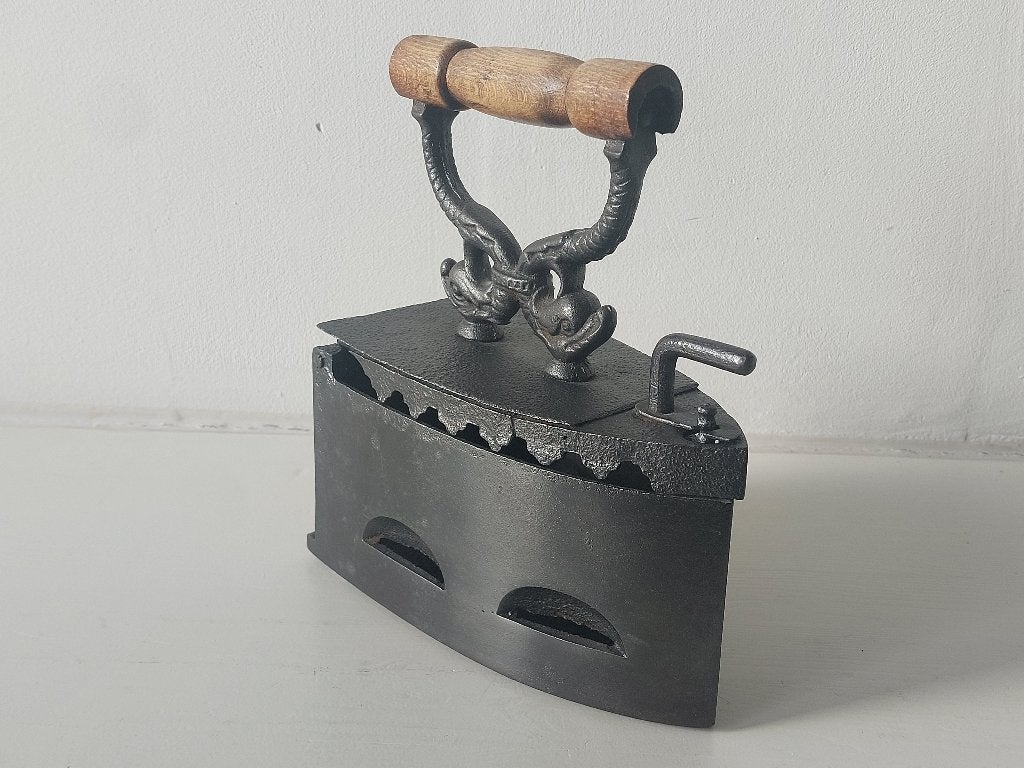 Gerestaureerd antiek gietijzeren strijkijzer, Antiek en Kunst, Ophalen of Verzenden