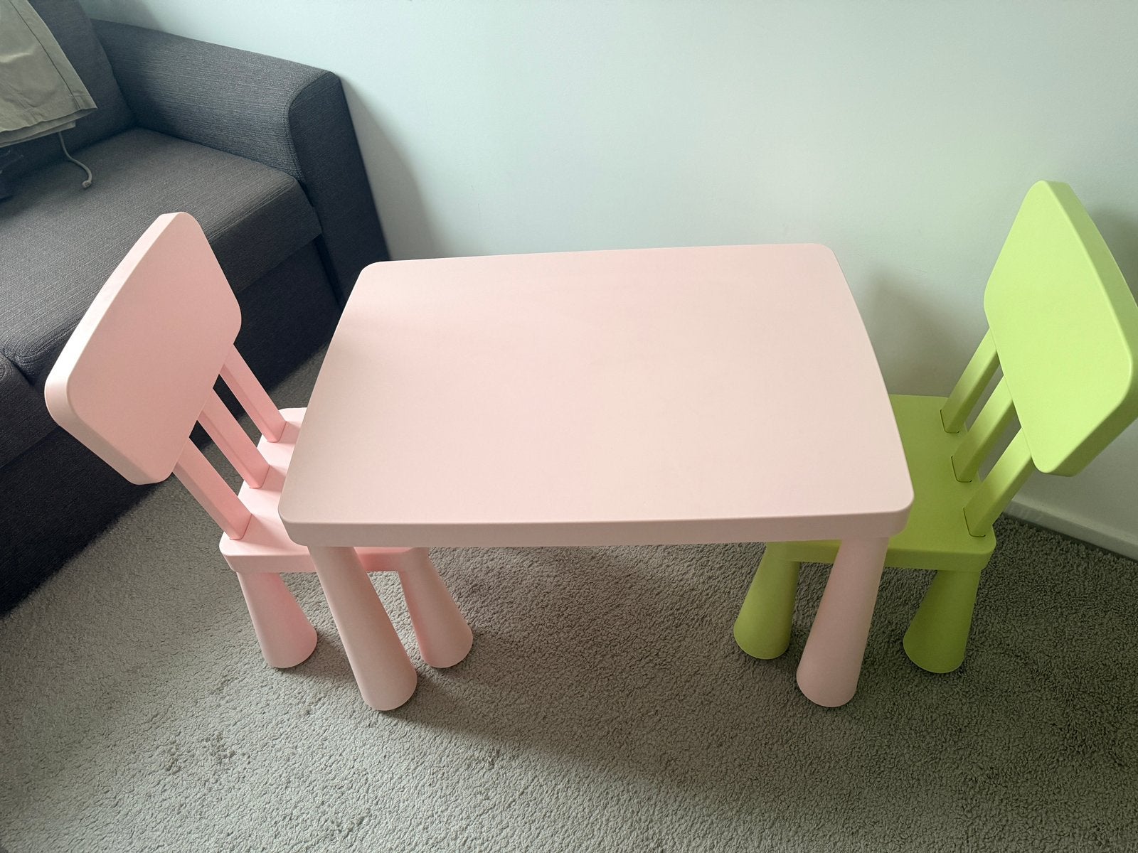 IKEA MAMMUT kindertafel met stoelen, Ophalen, Zo goed als nieuw, Stoel(en)