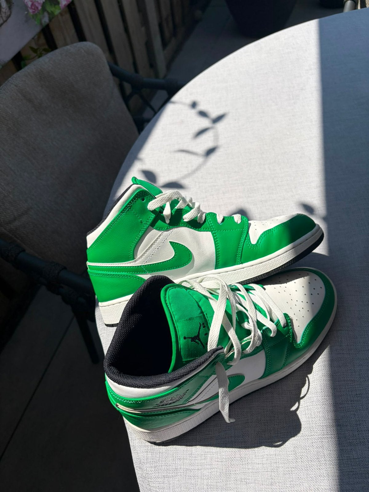 Nike air jordan 1 mid lucky green, Ophalen of Verzenden, Zo goed als nieuw, Schoenen