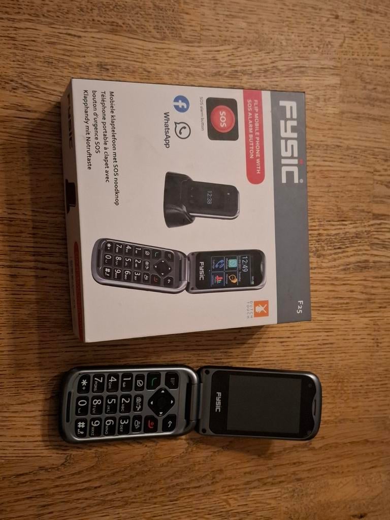 Fysic F25 Klaptelefoon met streep op scherm, Gebruikt, Inklapmodel, Ophalen of Verzenden, Minder dan 3 megapixel