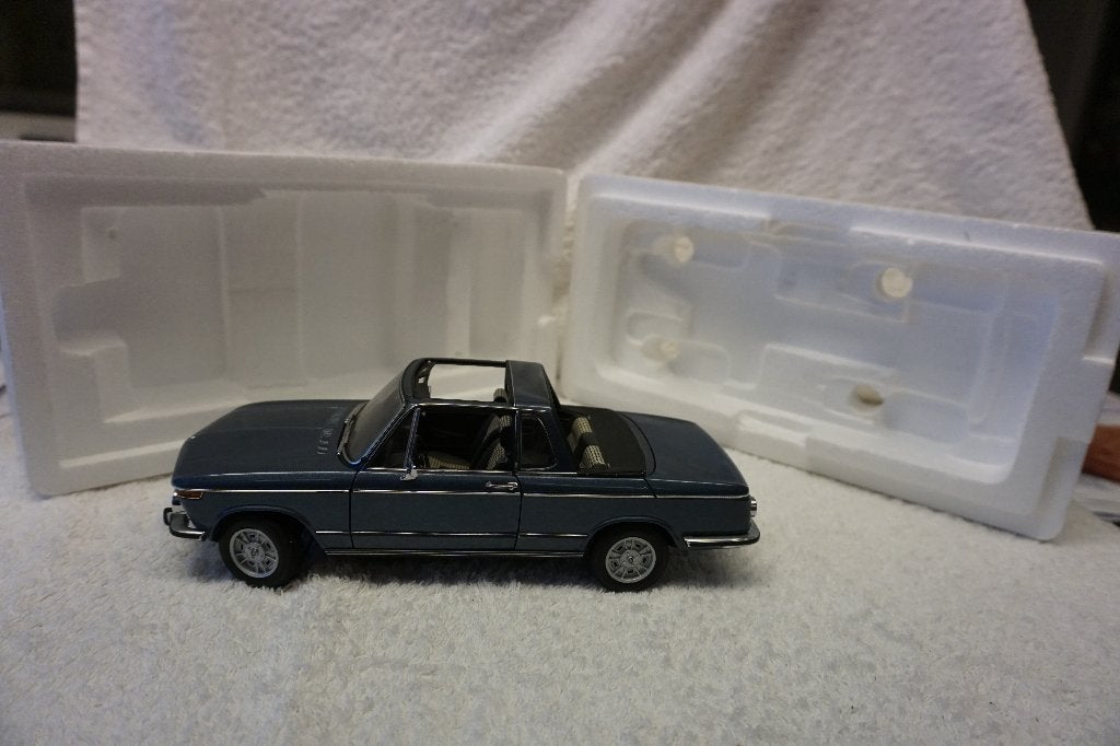 BMW 2002 Baur Cabrio Blauw, AUTOart Millennium 1:18, Ophalen of Verzenden, Gebruikt, Auto, Autoart