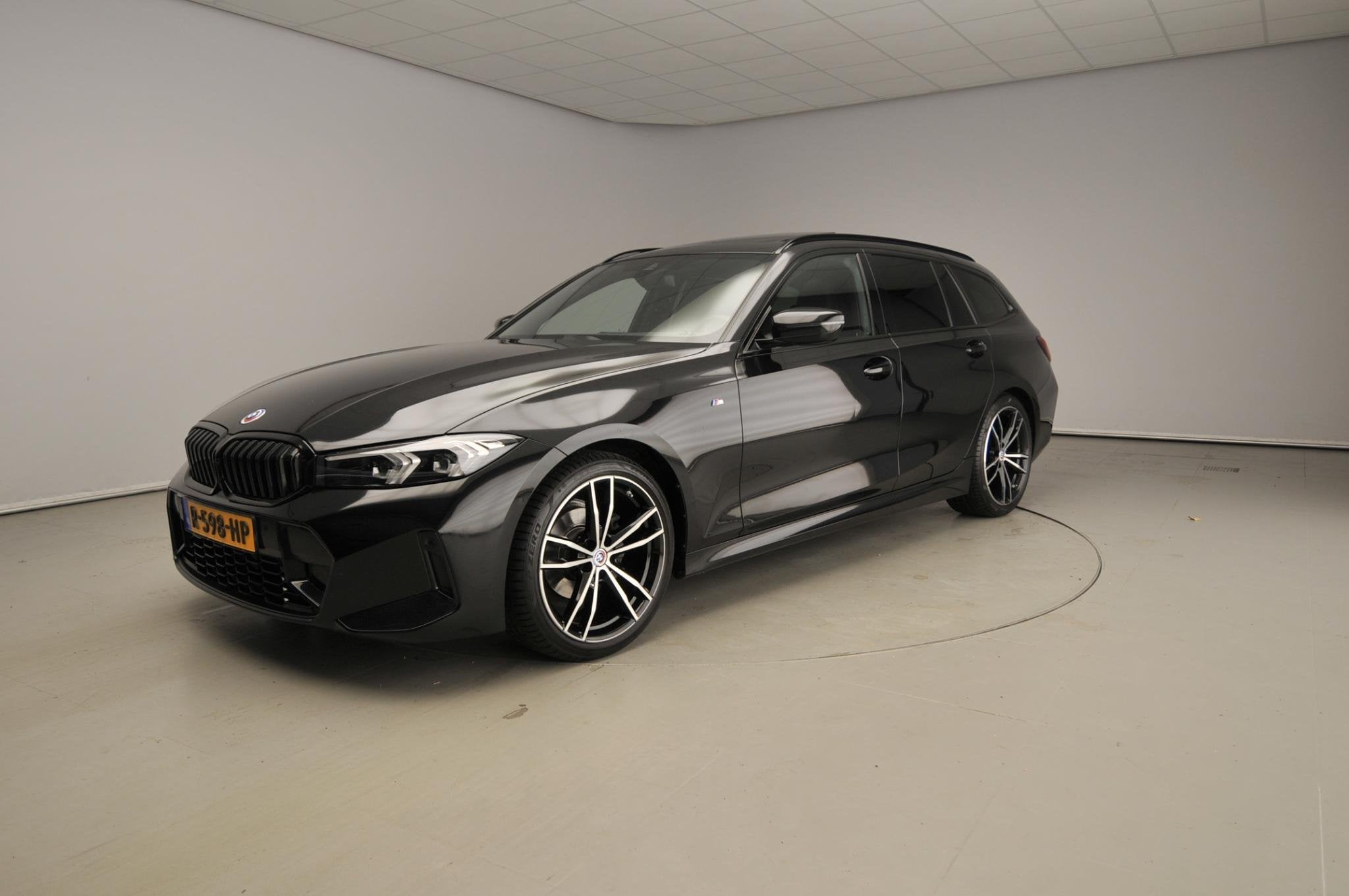 BMW 3 Serie Touring 318i | M-Sportpakket | LED | Leder | Nav, Automaat, Gebruikt, Zwart, 3-Serie