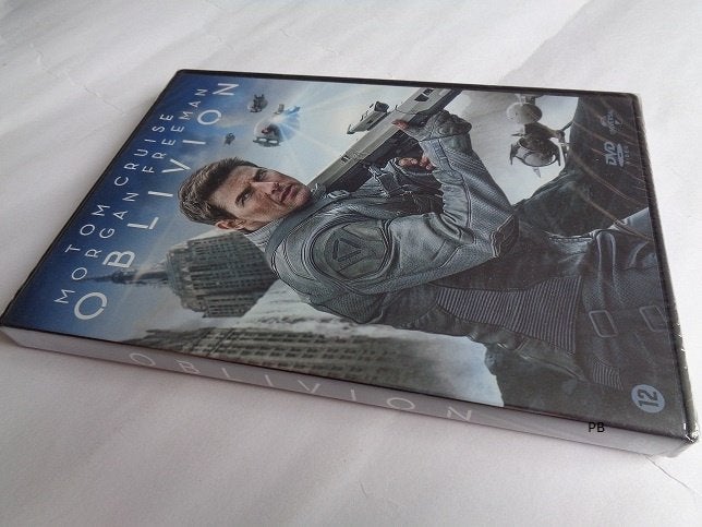 Oblivion (Tom Cruise, Morgan Freeman), Engels, Nederlands, Ophalen of Verzenden, Zo goed als nieuw