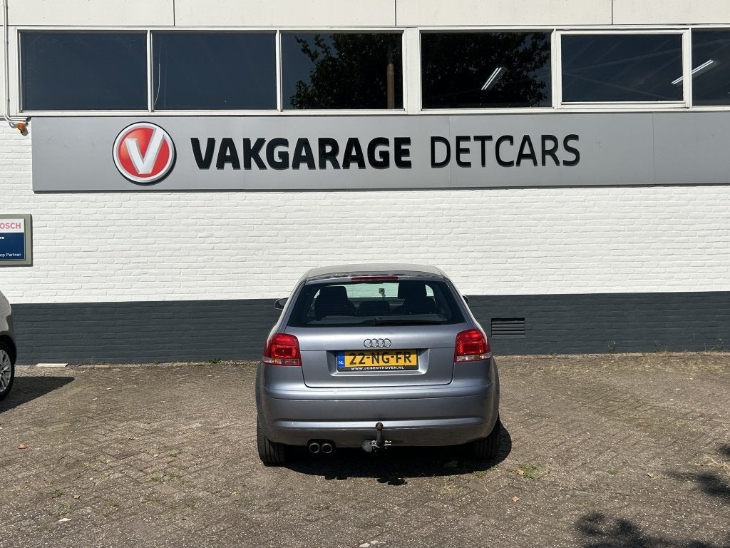 Audi A3 2.0 FSI Attraction (bj 2003), Gebruikt, 4 cilinders, Bedrijf, Handgeschakeld